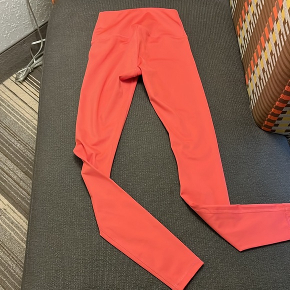 Reformation Eco move High Rise Legging in hot coral XS - Picture 7 of 7